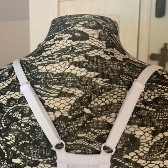 🌺CLOSET CLOSING EVERYTHING MUST GO $20 OFF RETAIL $44🌺NIKE INDY BRA MED & LRG - Picture 4 of 5